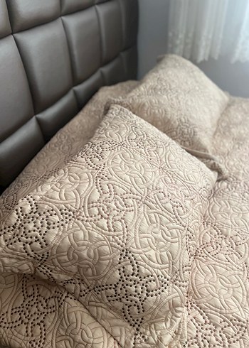 Kahverengi Nakışlı Yatak Örtüsü - Görsel 5