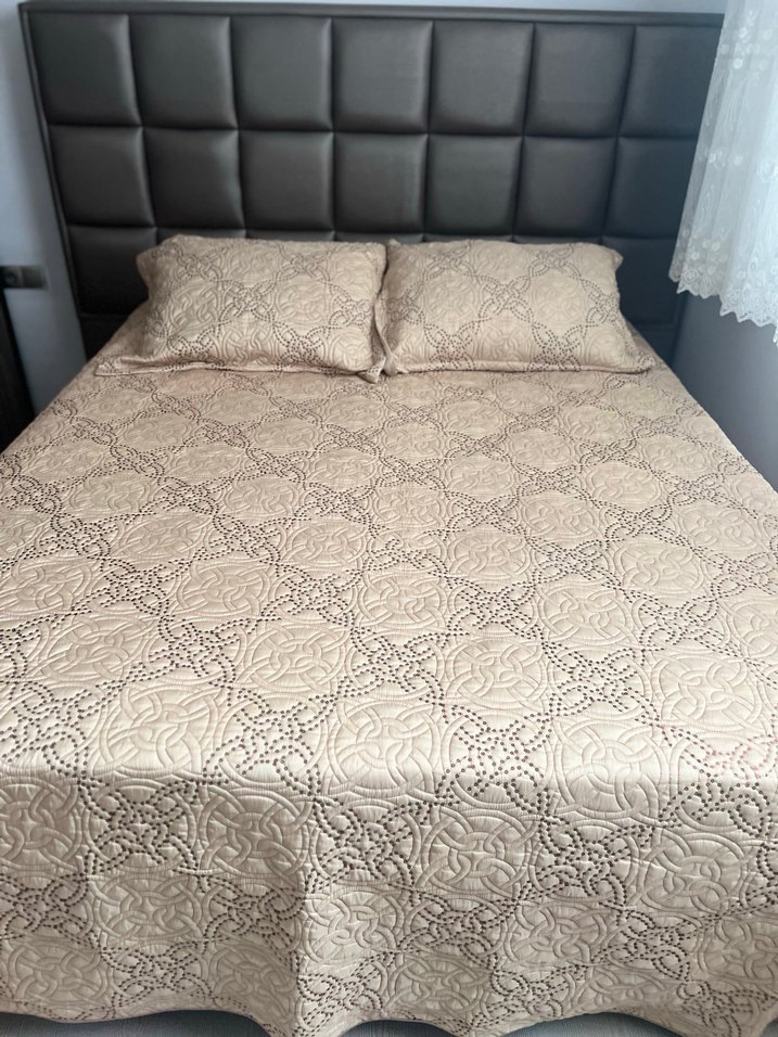Kahverengi Nakışlı Yatak Örtüsü - Görsel 2