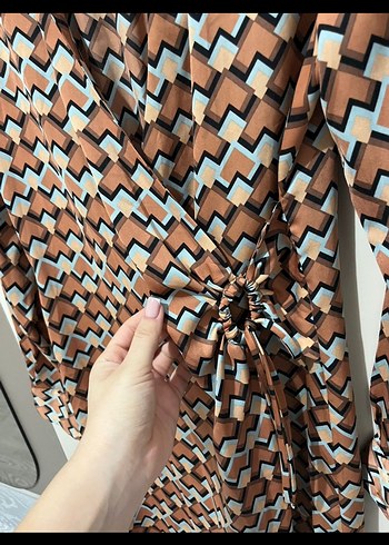 Düğmeli V Yaka Uzun Kollu Midi Tunik - Görsel 3