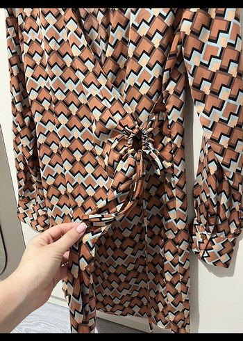 Düğmeli V Yaka Uzun Kollu Midi Tunik - Görsel 4