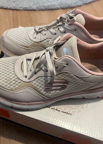 Gri Beyaz Dolgu Topuklu Bağcıklı Kadın Spor Ayakkabı scekhers ma - Görsel 6