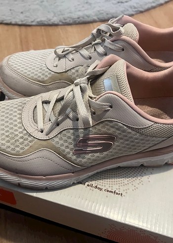 Gri Beyaz Dolgu Topuklu Bağcıklı Kadın Spor Ayakkabı scekhers ma - Görsel 4