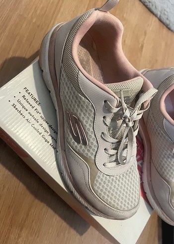 Gri Beyaz Dolgu Topuklu Bağcıklı Kadın Spor Ayakkabı scekhers ma - Görsel 3