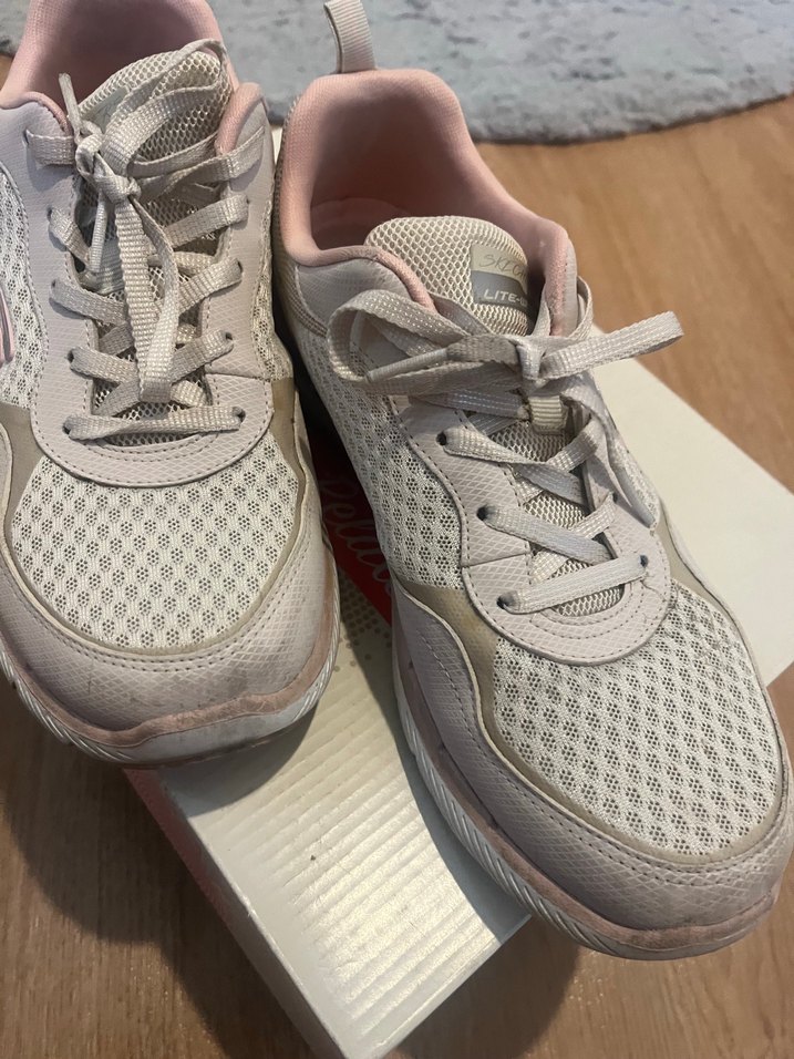 Gri Beyaz Dolgu Topuklu Bağcıklı Kadın Spor Ayakkabı scekhers ma - Görsel 2