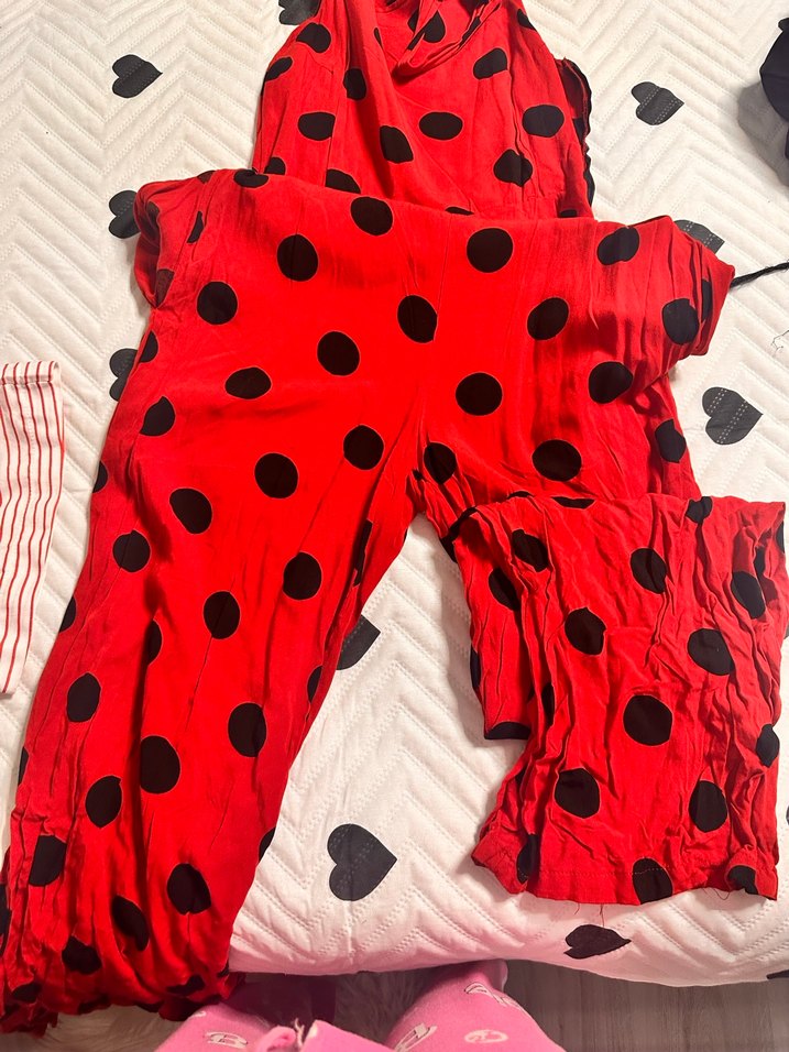 Kolsuz, V Yakalı Kırmızı Puantiyeli Tulum - Görsel 4