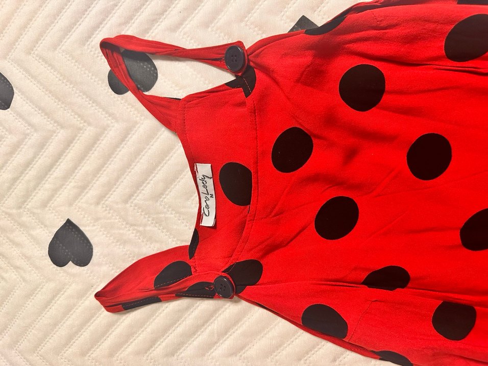 Kolsuz, V Yakalı Kırmızı Puantiyeli Tulum - Görsel 2