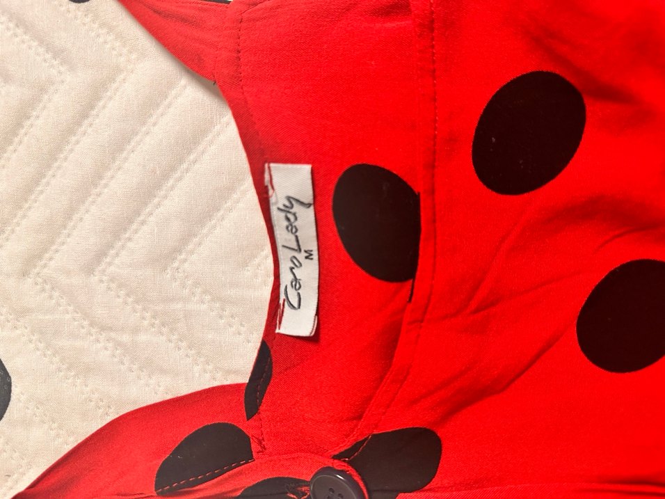 Kolsuz, V Yakalı Kırmızı Puantiyeli Tulum - Görsel 3