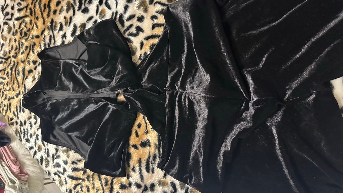 Siyah Uzun kadın dekolte kadife tulum - Görsel 4