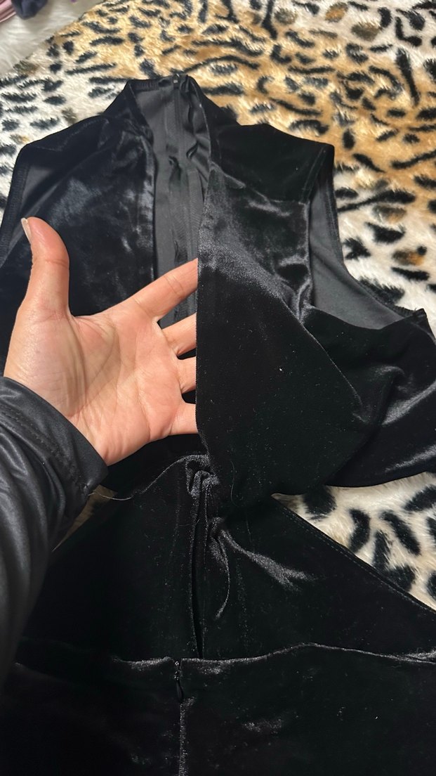 Siyah Uzun kadın dekolte kadife tulum - Görsel 2