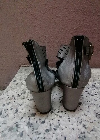 38 Beden gri Renk Gümüş rengi kısa topuklu ayakkabı