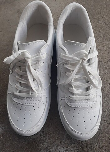 Nike beyaz ayakkabi