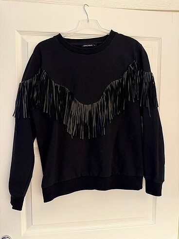 Püsküllü sweatshirt