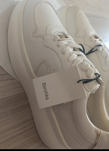 bershka beyaz sneaker 