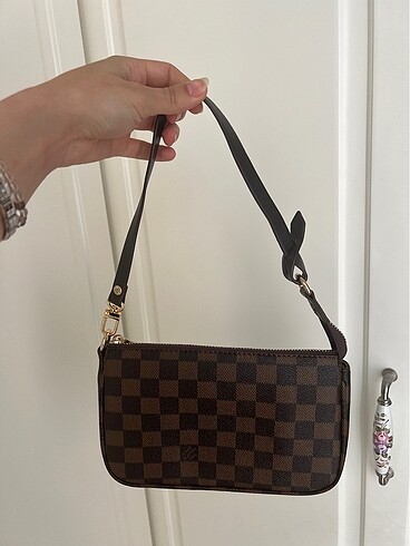 Louis Vuitton baget çanta