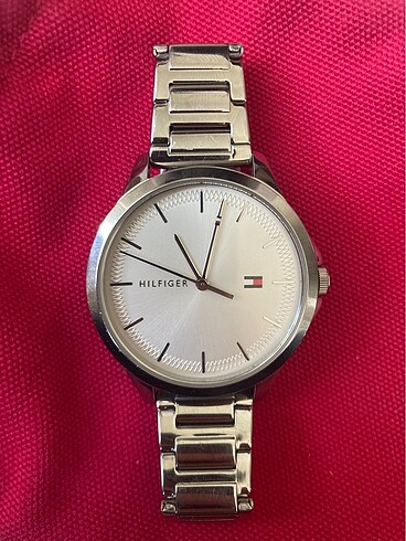  Beden Tommy hilfiger saat kadın