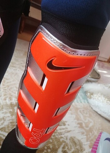 l Beden turuncu Renk Nike tekmelik