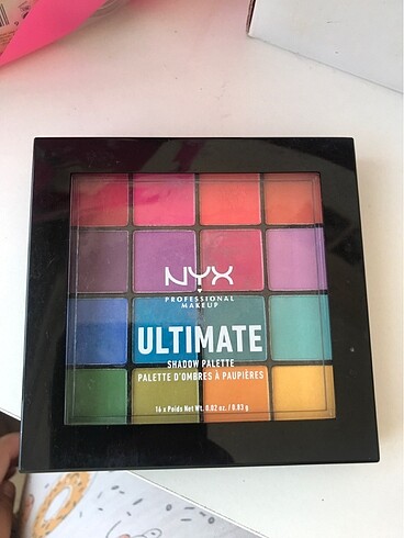 Nyx ultimate shadow far paleti