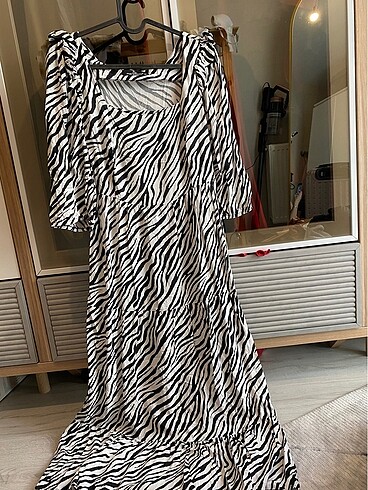 Zebra desenli midi elbise