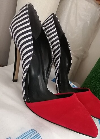 Stiletto topuklu ayakkabı 