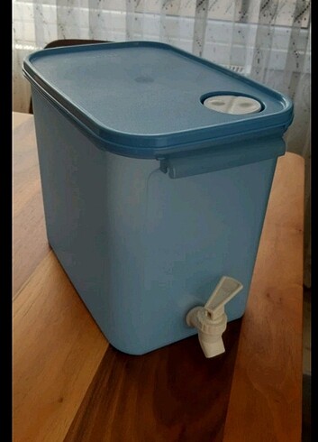 Tupperware 8,7lt su sebili