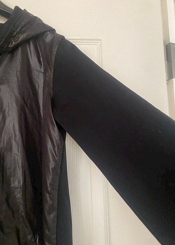 Siyah Kapüşonlu Spor Kadın Ceket - Görsel 3