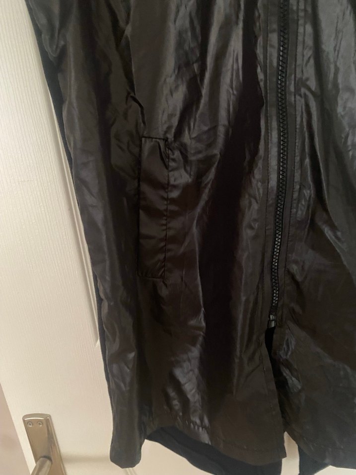 Siyah Kapüşonlu Spor Kadın Ceket - Görsel 4