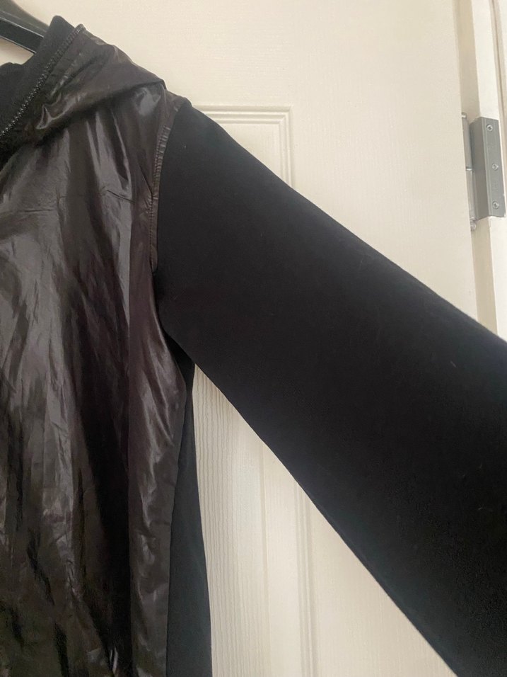 Siyah Kapüşonlu Spor Kadın Ceket - Görsel 3