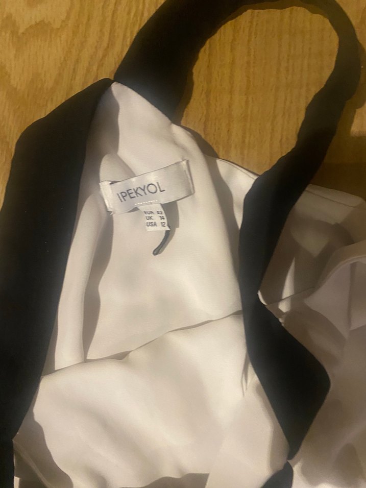 Kadın Beyaz V Yaka Askılı Mini Bluz - Görsel 4