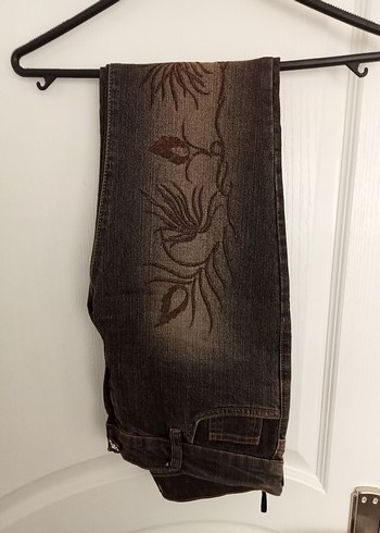 Kahverengi Nakışlı Kadın Kot Pantolon