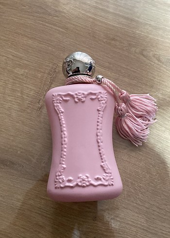 Pembe Kadın Parfüm Şişesi