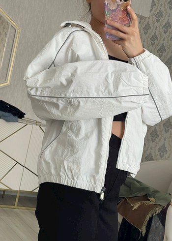 Beyaz Kapüşonlu Rahat Kesim Ceket yağmurluk - Görsel 3