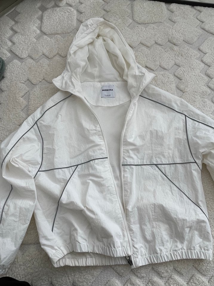 Beyaz Kapüşonlu Rahat Kesim Ceket yağmurluk - Görsel 2