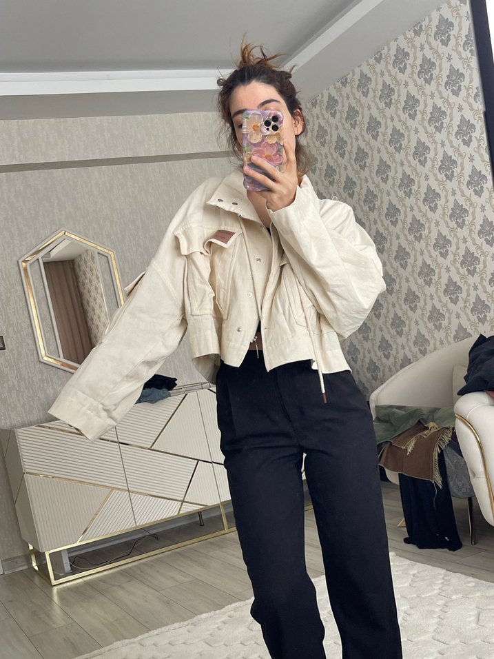 Bej, Uzun Kollu, Yüksek Yakalı Kadın Ceket - Görsel 2