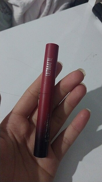 Maybelline ultimatte ruj