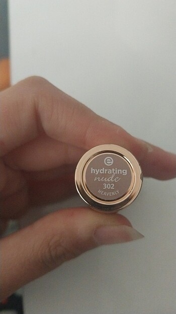 Beden Essence lipstick