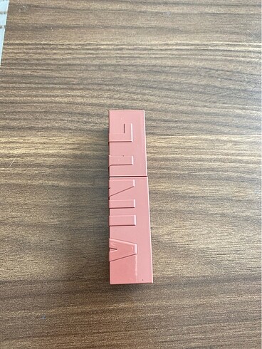maybelline vinyl ruj