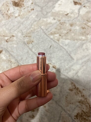 Beden charlotte tilbury mini ruj