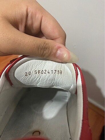 40 Beden derimod kırmızı spor ayakkabı