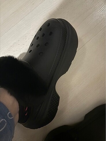 38 Beden Crocs stomp tüylü terlik