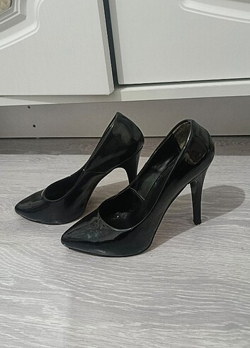 37 Beden Stiletto