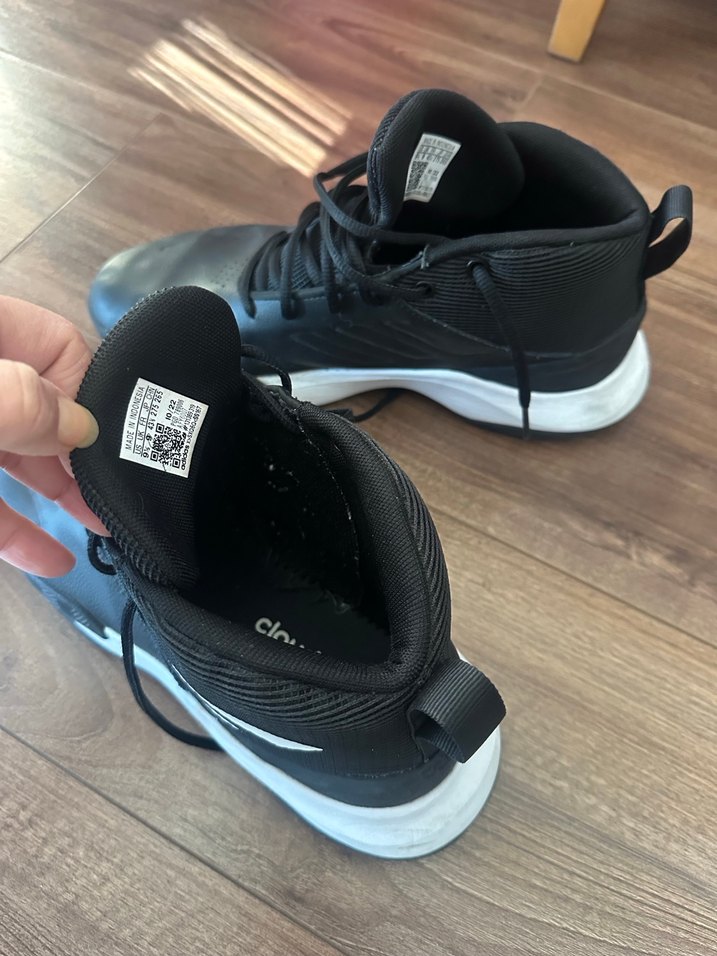 Adidas Siyah Bağcıklı Basketbol Ayakkabısı - Görsel 4