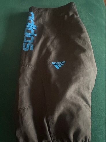 Adidas erkek çocuk deniz şortu - Görsel 2