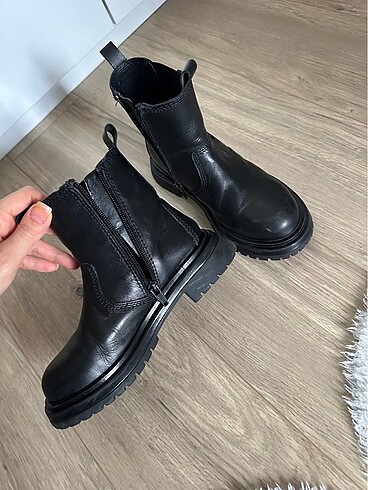 31 Beden Zara çocuk bot