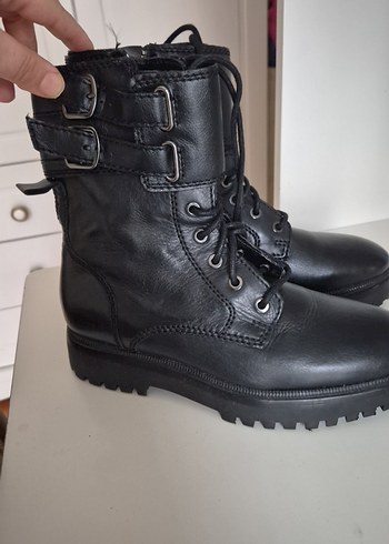 Siyah Bağcıklı  Bot - Görsel 6