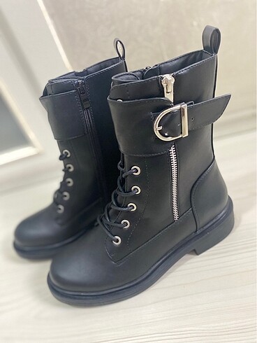 Catwalk Junkie Kadın bot