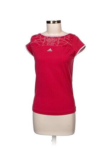Adidas T-shirt %70 İndirimli.