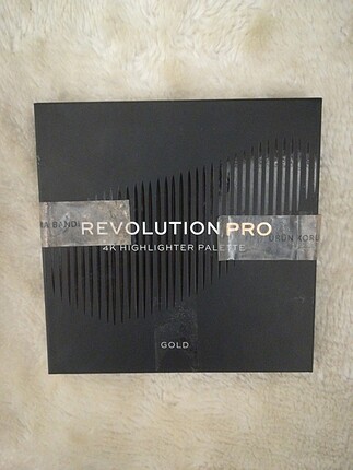 Revolution highlighter palett