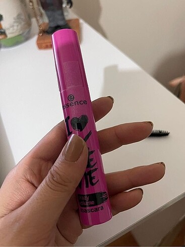 Essence Siyah I love extreme maskara