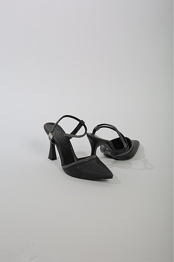 Zara Siyah topuklu ayakkabı