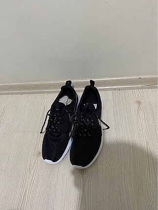 44 Beden siyah Renk Nike roshe